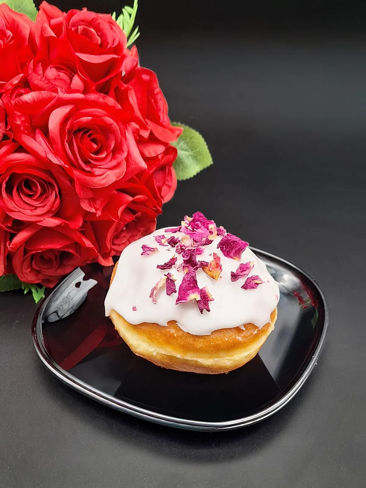 Pączek z dekoracją Sisters Cake
